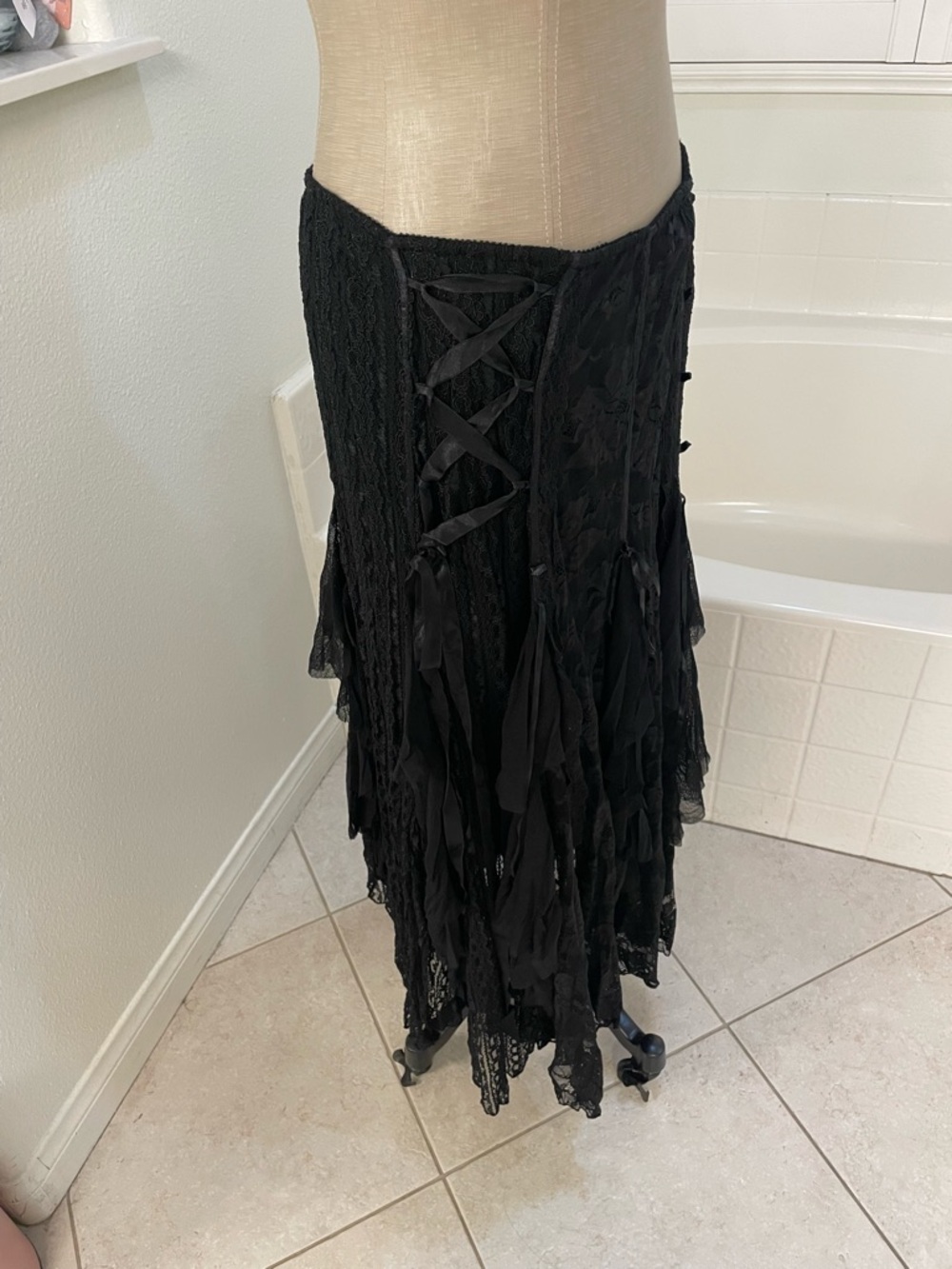 Goth skirt Black Lace Tiered Maxi Skirt - Picture 2 of 4
